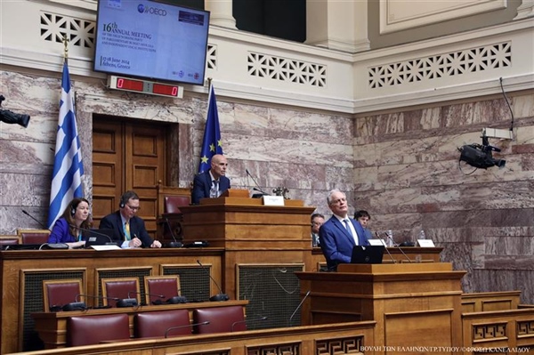 Ombudsman-Launches-Investigation-Into-COA-Commissioner-Over-Spouse's-Government-Contracts