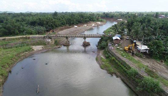 DPWH-Secretary-Condemns-'Ghost'-Flood-Control-Project-at-Culaman-Bridge-in-Davao-Occidental